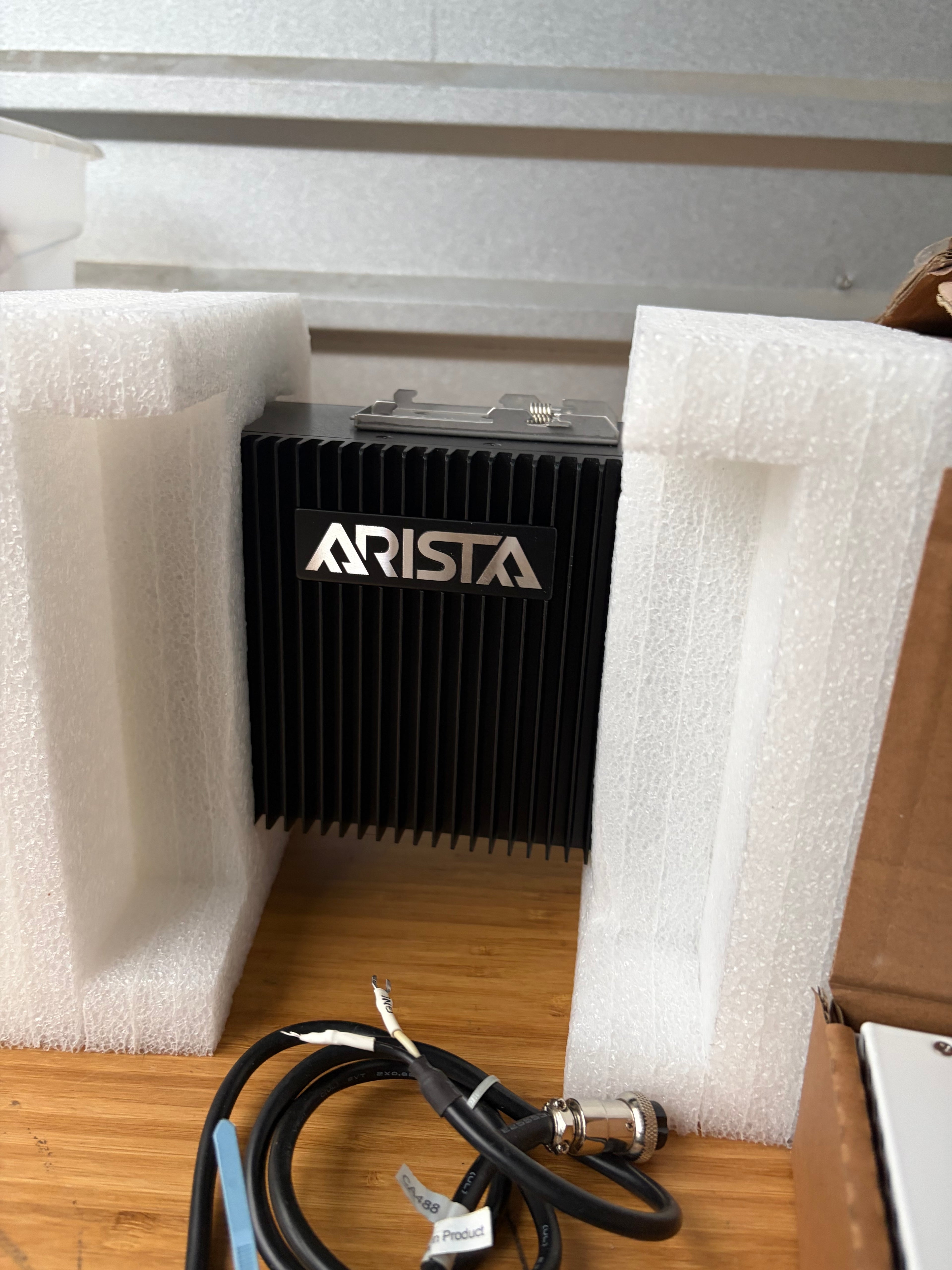 Arista Microbox-7824B Compact Industrial Computer Microbox-7824B-E01-P03-DR